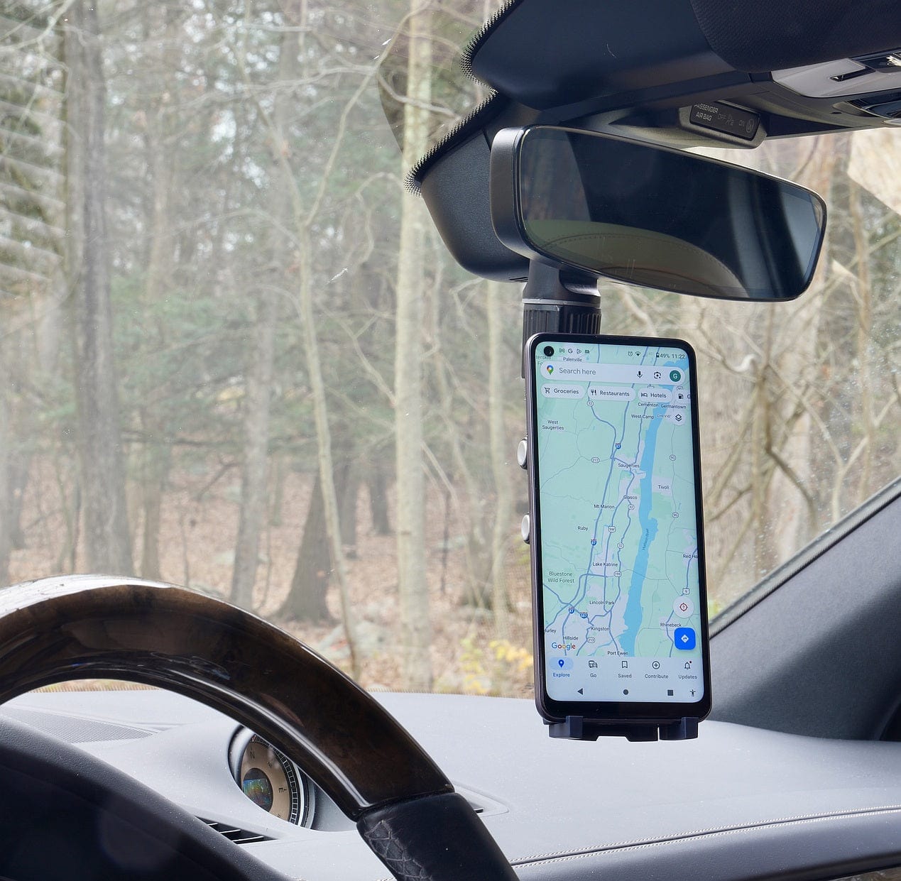 LOUNGE-IT magnetic car phone holder