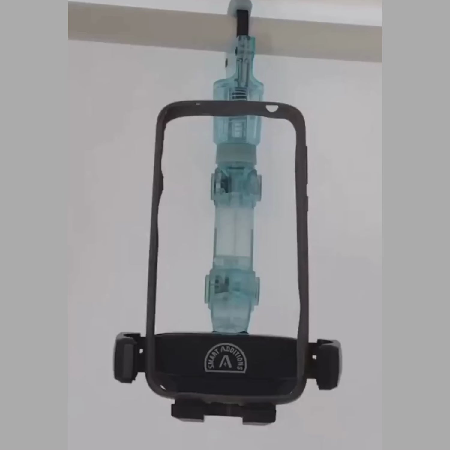 LOUNGE-IT 2 Car phone holder demo video thumbnail showing product in use
